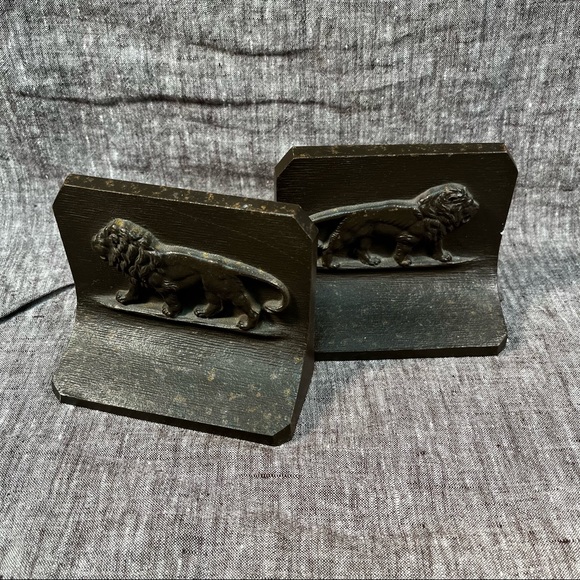 Vintage Bradley & Hubbard Bayre cast lion bookends
